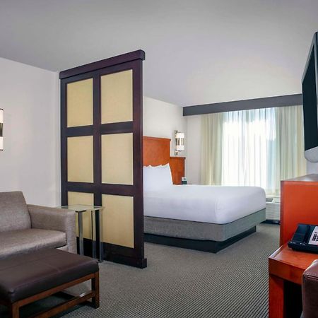 Hyatt Place Raleigh Cary Bagian luar foto