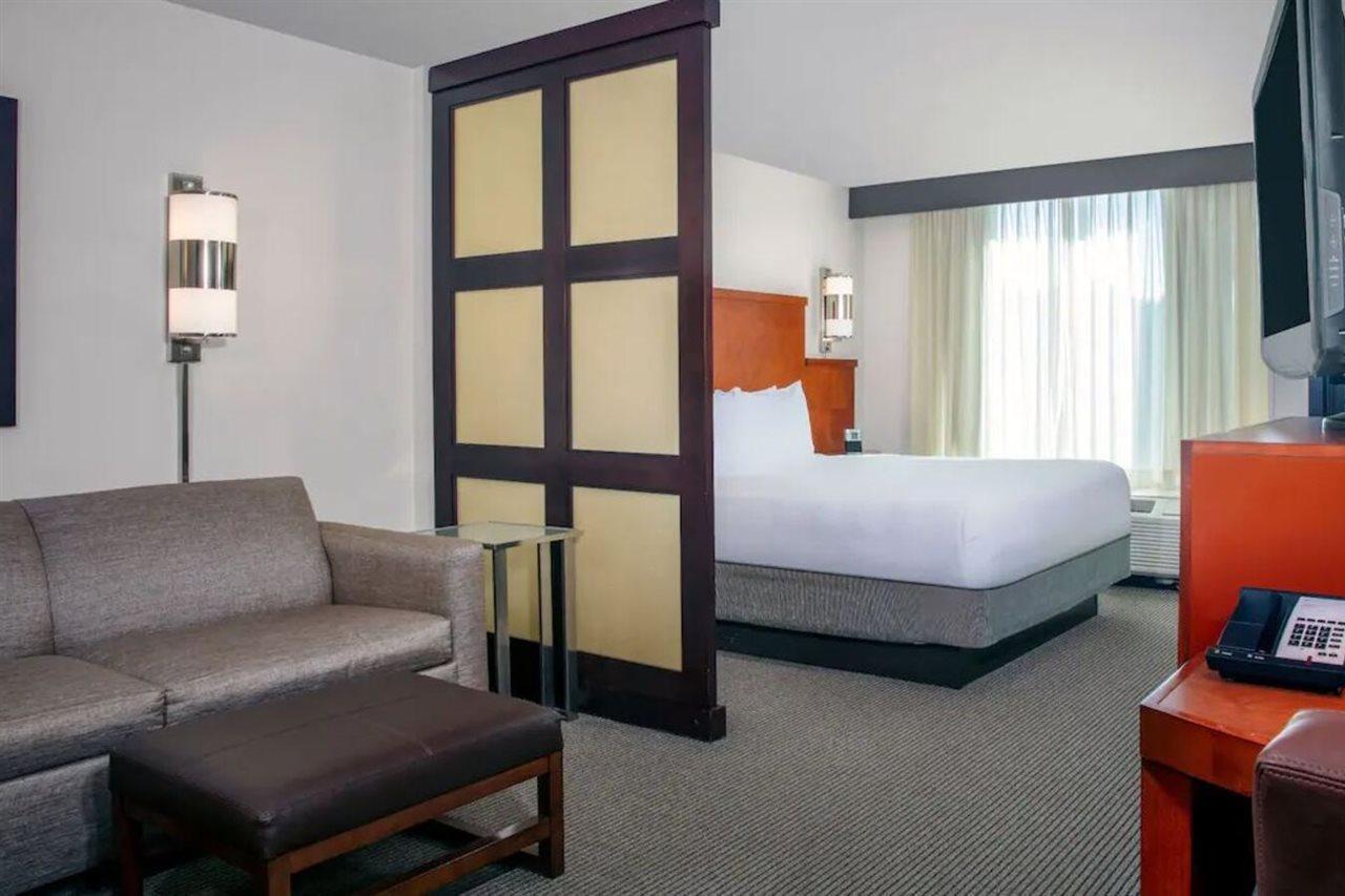 Hyatt Place Raleigh Cary Bagian luar foto